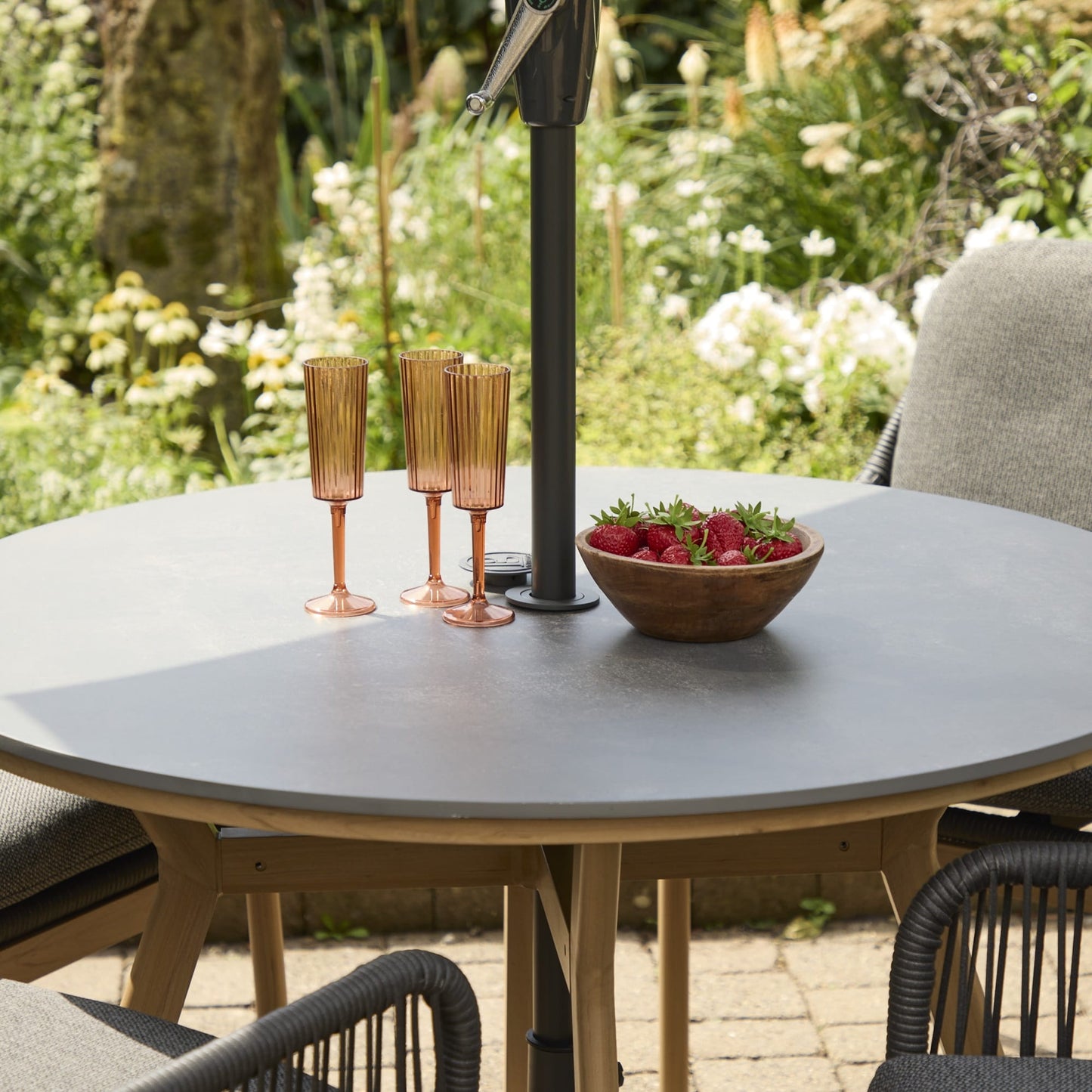 Leisuregrow Peru 4 Seat Dining Set with Parasol | A0039