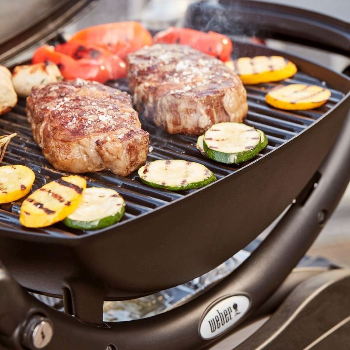 Weber Q1200 BBQ w/ Stand