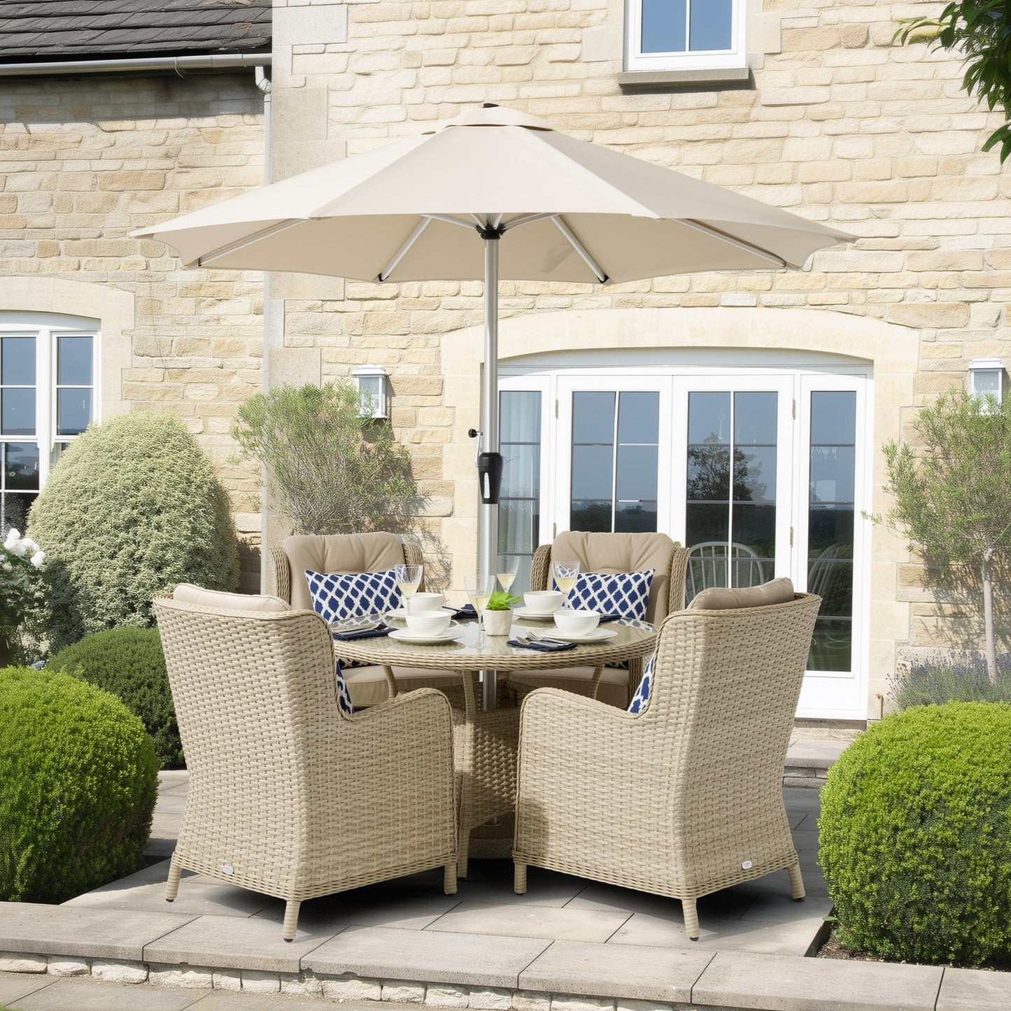 Bramblecrest Somerford 4 Seat Dining Set with Parasol | W0002