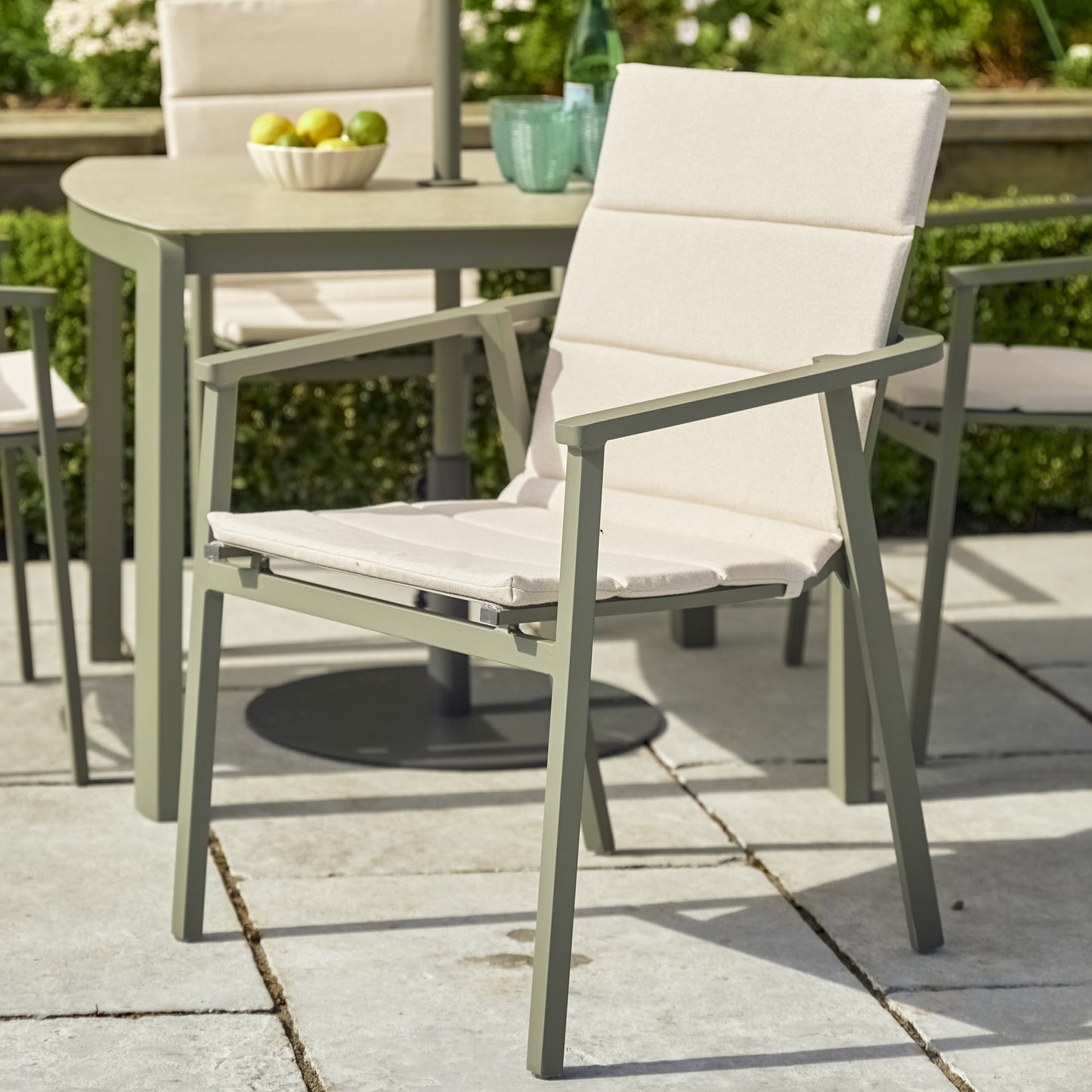 Leisuregrow Tuscany 4 Seat Dining Set with Parasol | A0036